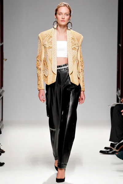 Look 32
